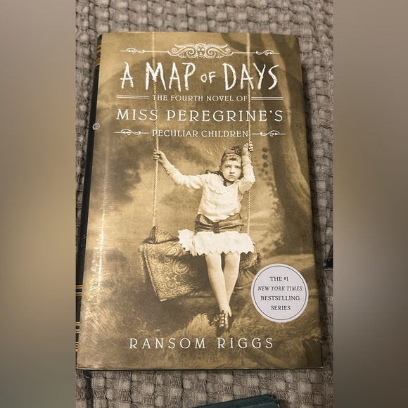 Miss Peregrines Peculiar children Book set - Picture 4 of 6